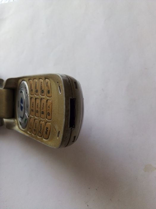 Ретро мобільний телефон Samsung SGH-A800
