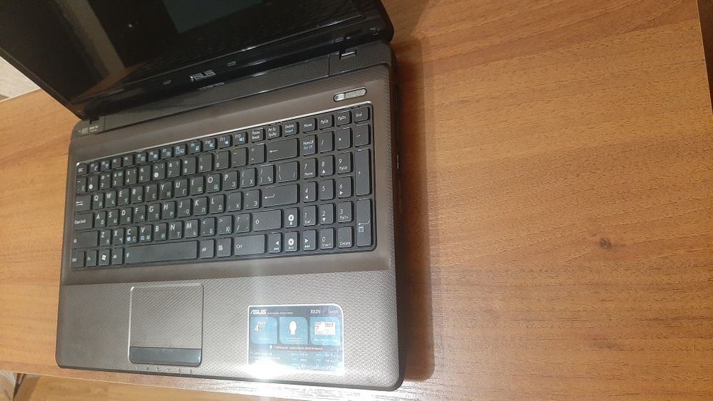 Новенький ноутбук Asus