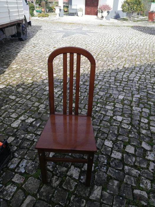 Cadeira em madeira