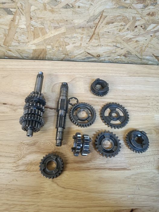 Skrzynia yz 85 tryby wałki części 02- 18 rok