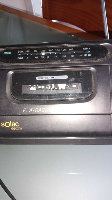 Radio a pilhas e electricidade com leitor cassete