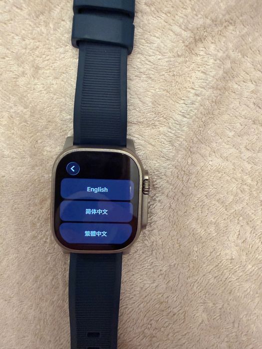 Apple Watch Ultra 2 z dodatkowym paskiem