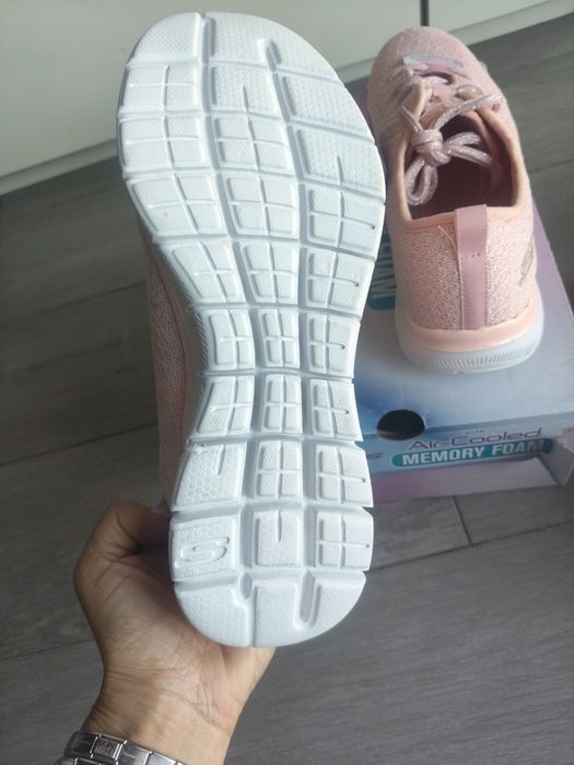 Tênis skechers originais para mulher novos