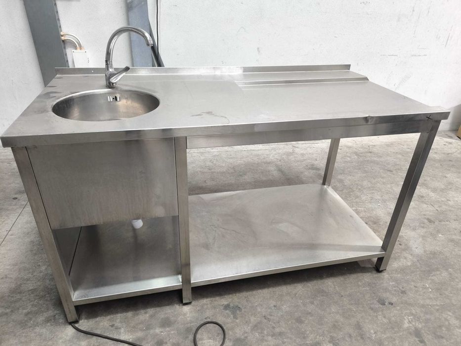 Movel em inox com pio