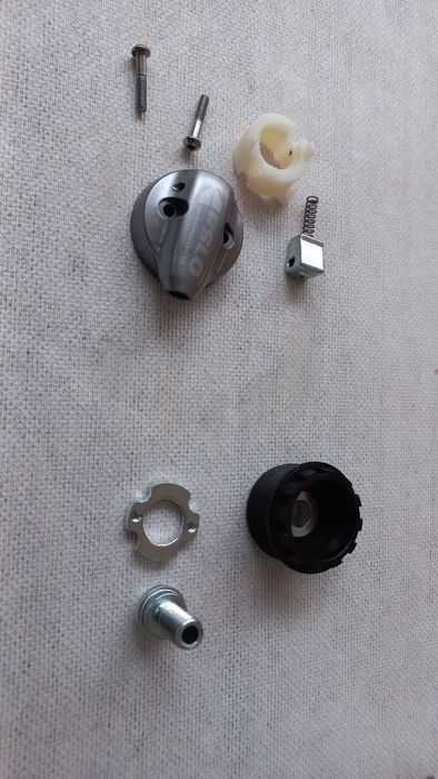 Blokada amortyzatora SR Suntour sterowana z manetki