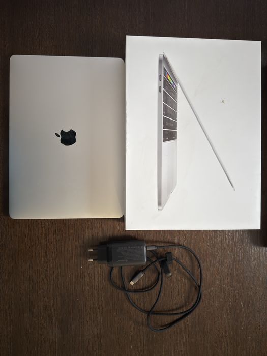 Macbook pro 2017 (A1706) intel i5 - 3,1 GHz; SSD 256; Touchbar