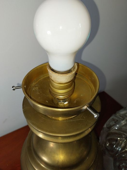 Grande candeeiro antigo de mesa