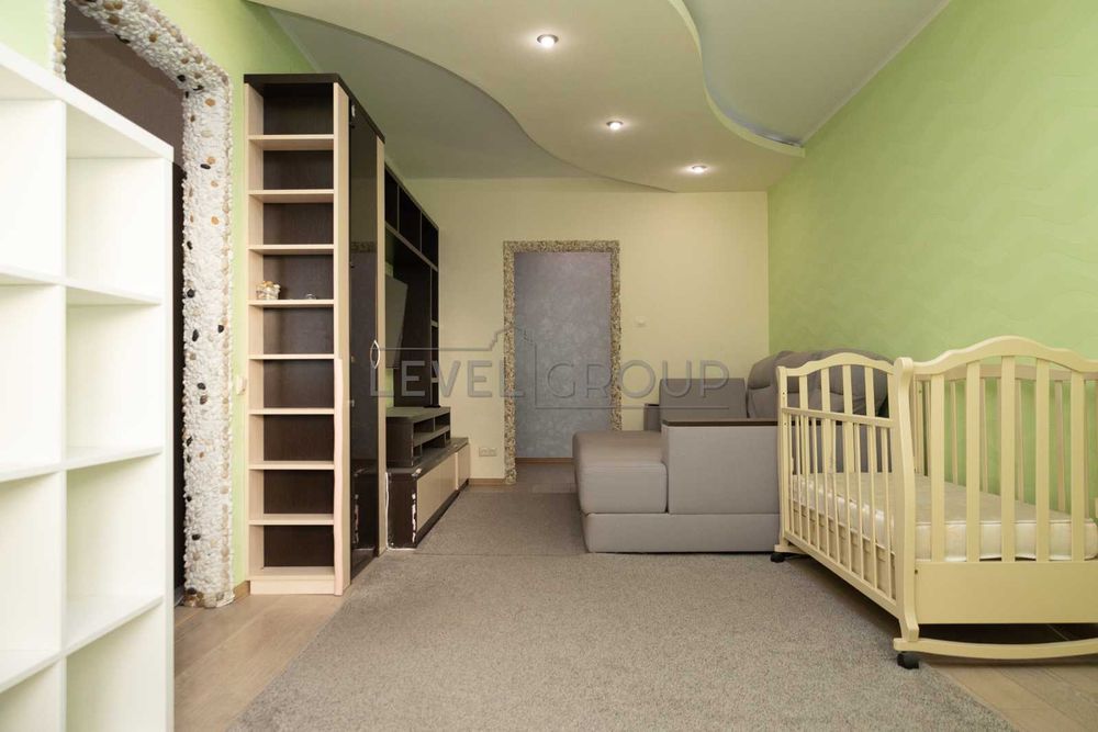 Продаж двохкімнатна квартира Виноградар з ремонтом недорого без% Київ