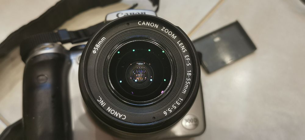 Дзеркальна фотокамера Canon EOS 300D