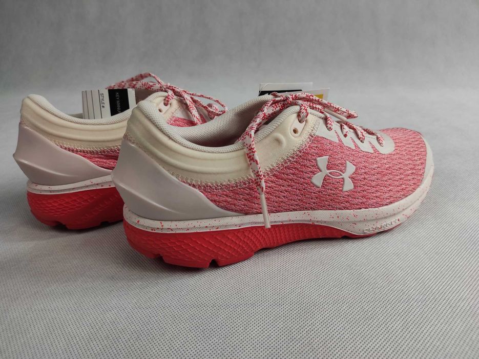 Buty sportowe damskie Under Armour UA W Aura Trainer r. 38