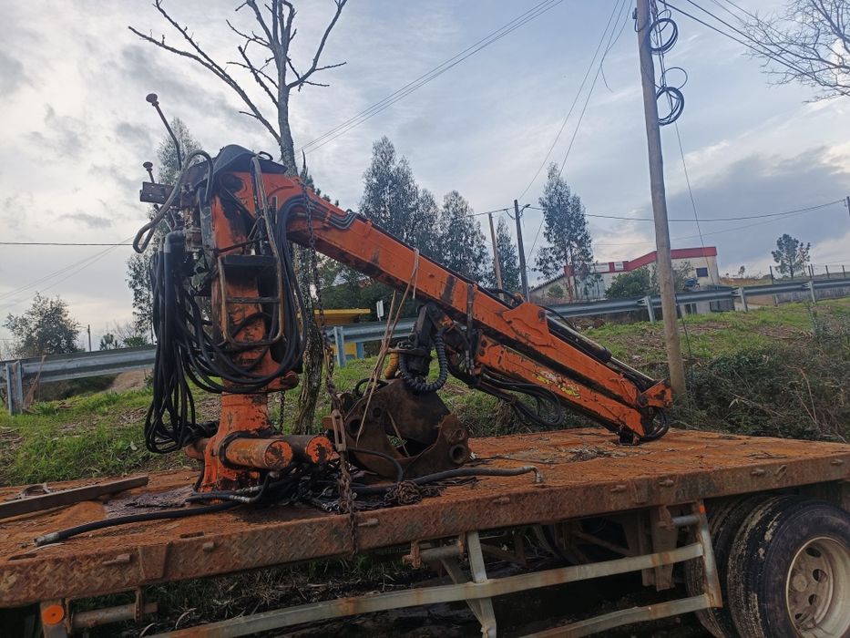 Grua florestal  em bom estado
