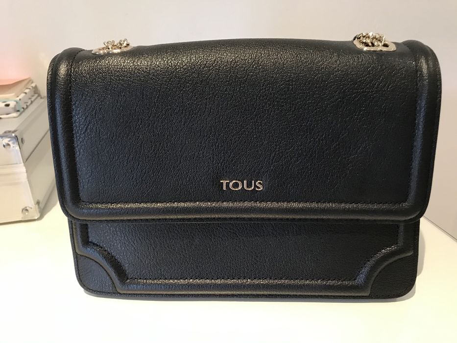 Mala TOUS preta com corrente Dourada ORIGINAL