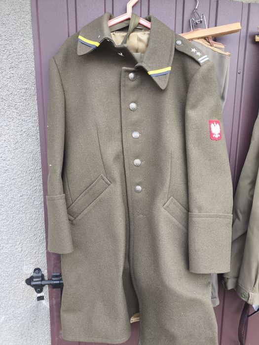 Mundury, spodnie, marynarki, płaszcze.