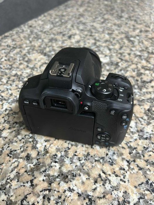 Canon EOS 850D + 18-55mm IS STM