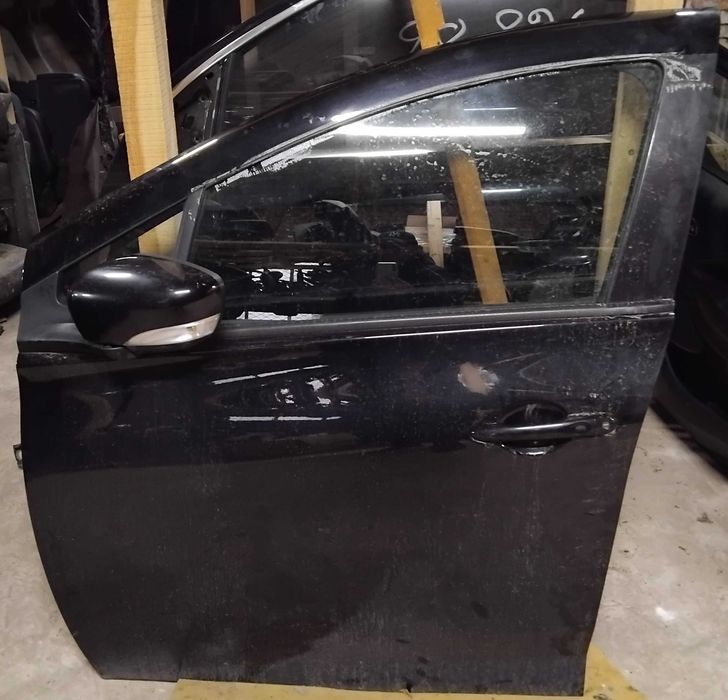Двері лівий передній renault zoe 801532090r