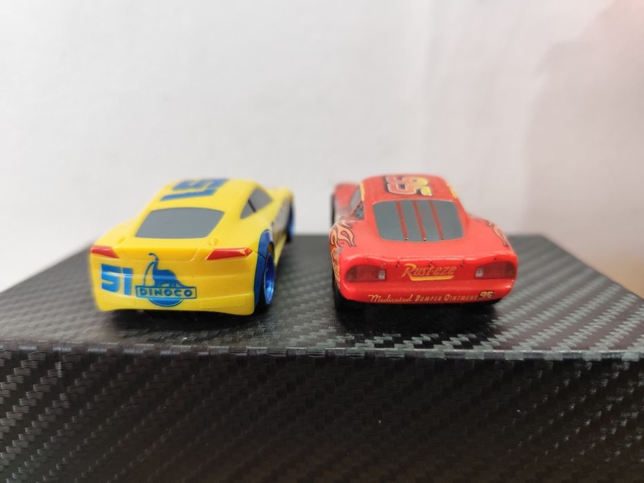 Carro Carrera Faísca lightning McQueen Dinoco
