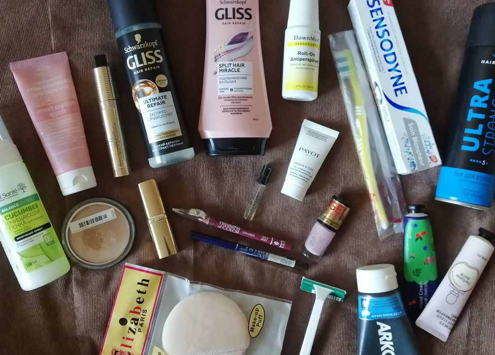 Лот косметики  .