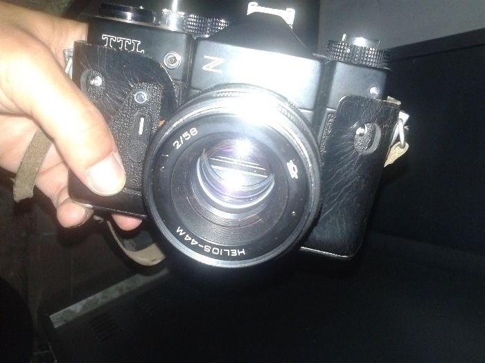 Aparat fotograficzny Zenit z obiektywem Helios do kolekcji TANIO