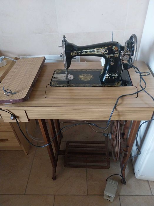 Máquina de costura singer