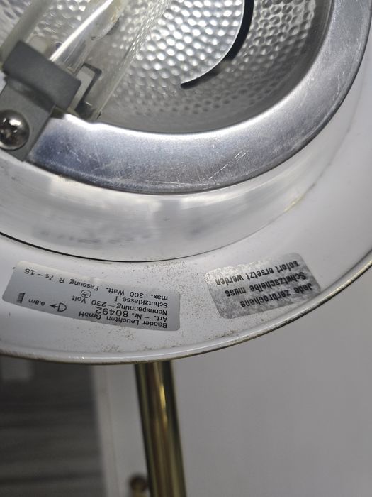 Stojąca, złota, niemiecka lampa