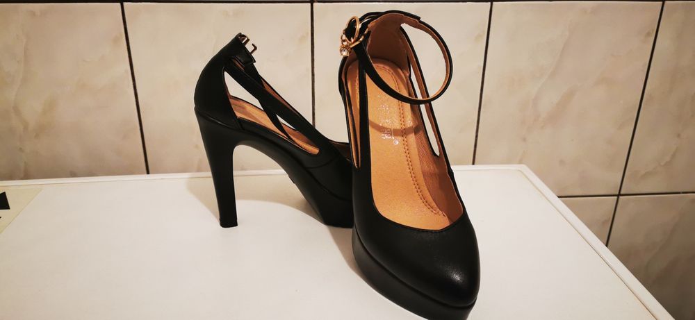 Szpilki na platformie 33, nowe