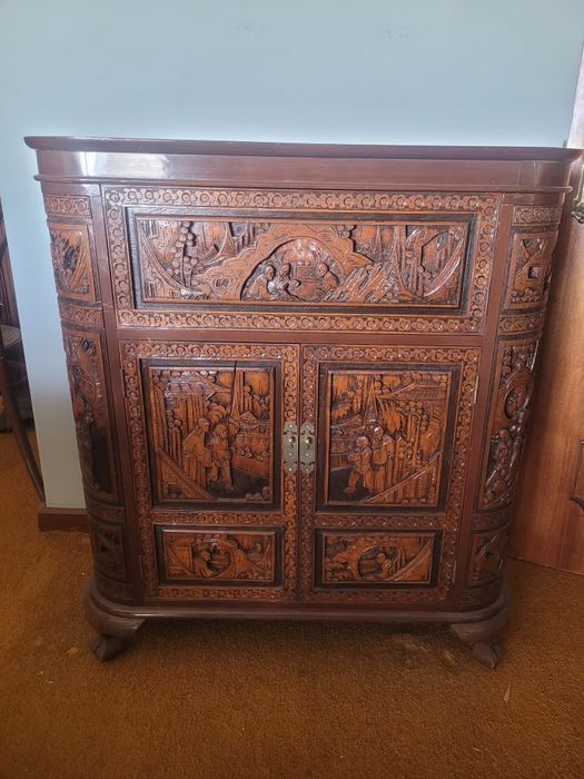 Móvel garrafeira trabalhado madeira maciça