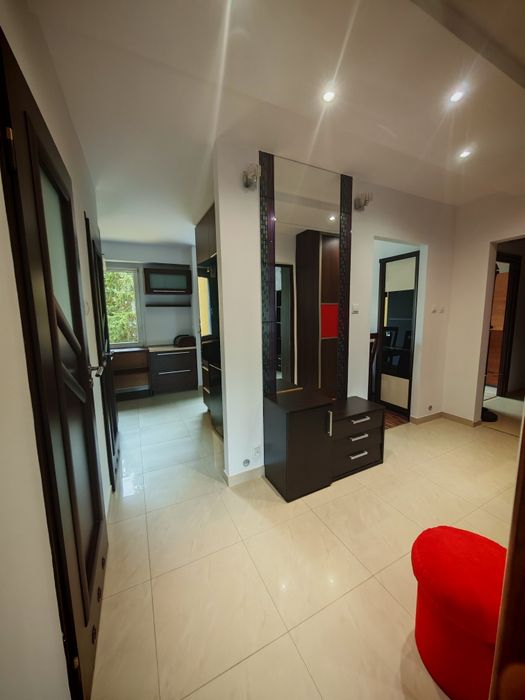 4-pokojowe mieszkanie 60,5m² – częściowo umeblowane, piwnica, balkon.