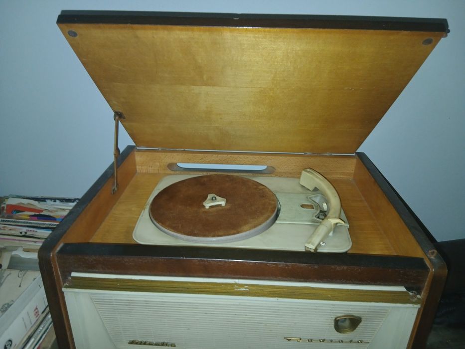 Radio gira disco antigo por  70 €