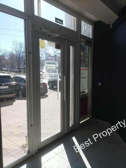 Магазин 122 м2 • Фасад 1й поверх • нежитлове • Академмістечко