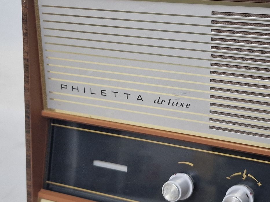 Rádio antigo reparado Philips