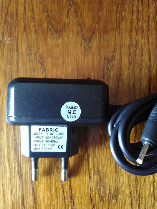 Сетевое  зарядное  устройство  для  мобильных  телефонов и др.  новое.