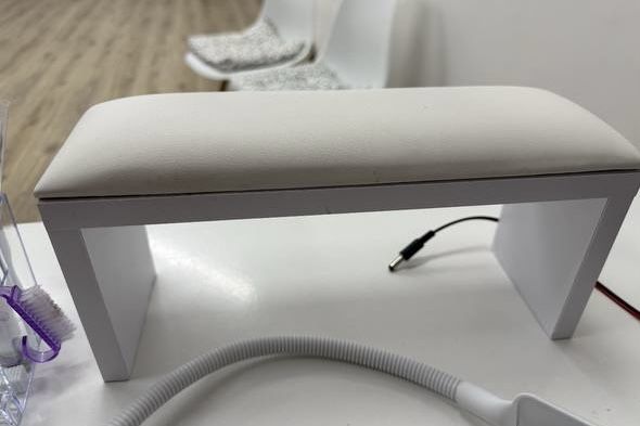 Терміново продаю стіл, полицю