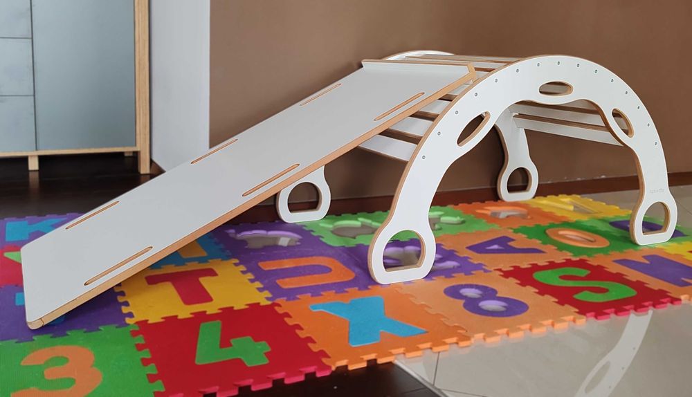 Duży Bujak zjeżdżalnia ścianka wspinaczkowa Montessori Tuptiwood