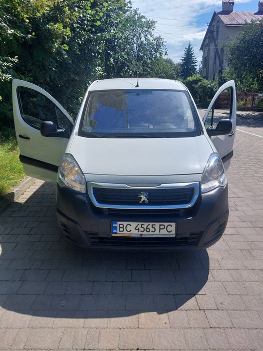 машина  Пежо Партнер