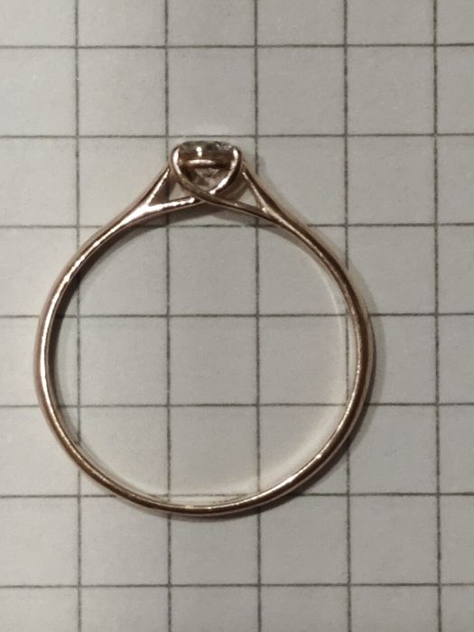 Золота каблучка, з діамантом,, 585 проба.