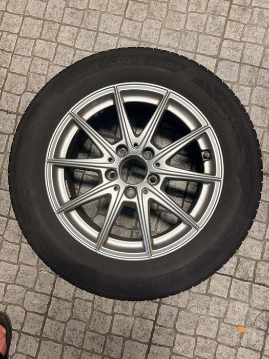 Jantes Originais Mercedes 16” com Pneus Hankook – Excelente Estado