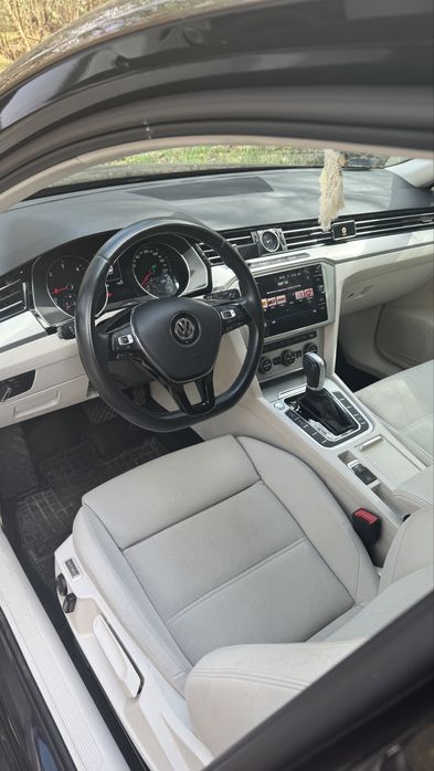 VW Passat 2018r Automat DSG7 180km Park assist Matrix full led Czarny