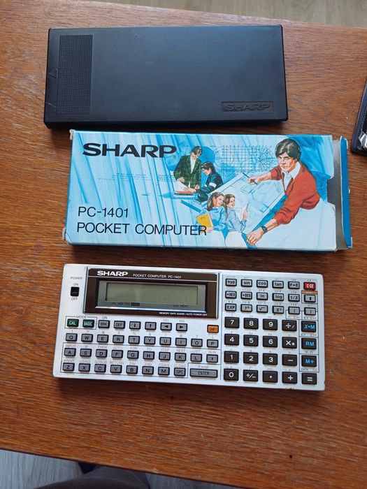 Sharp  pocket  komputer