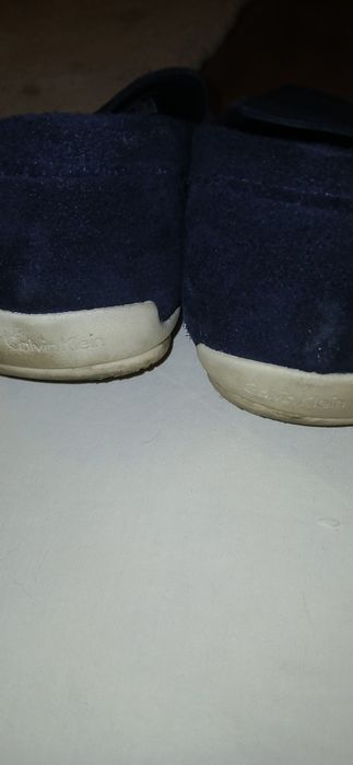 Sapatos de homem azul escuro da calvin klein camurça