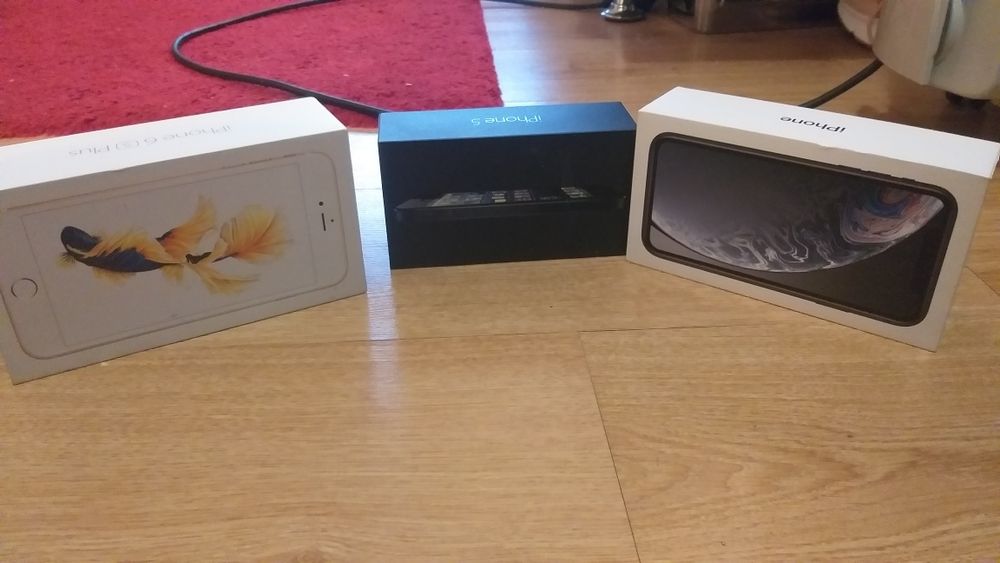 Caixas Apple Mac e iPhone