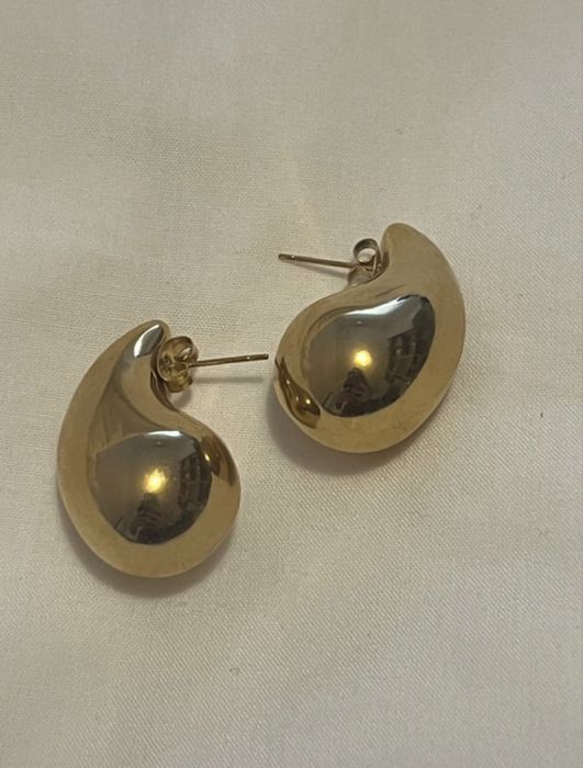 Brincos em forma de gota, Cristina Ferreira