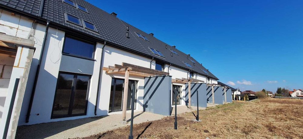 Szeregówka z garażami (ostatni segment) ul. Onufrego 150 m2, parking