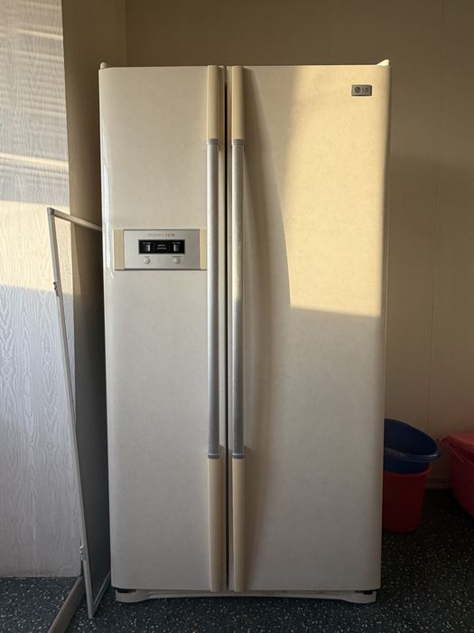 Холодильник продам срочно!