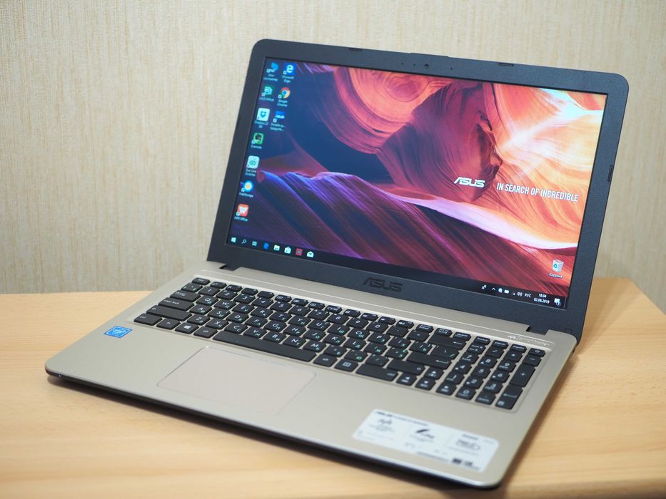 Ігровий сучасний ноутбук Asus NVIDIA GeForce MX110 (2Gb), чотирьох ядерний Intel Pentium N5000 Silver, RAM 4Gb SSD 500Gb, Батарея 5 годин, 0% зносу.