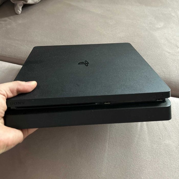 PS4 Slim 1TB + Jogo FIFA 17 + 1 Comando + Cabos