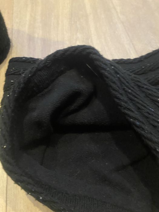 Czapka czarna z pomponem