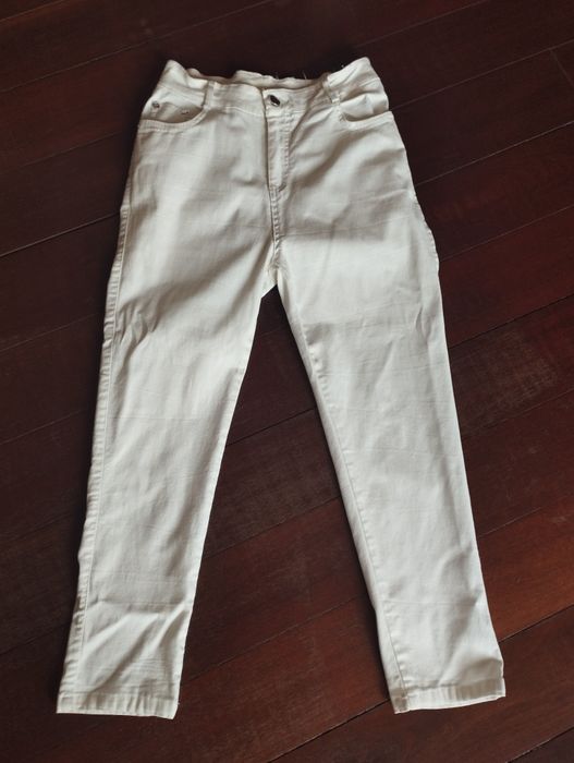 Calças brancas rapariga