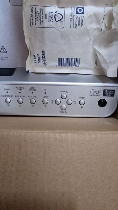 Projetor 3D de ultracurta distância Sanyo Short Throw Projector