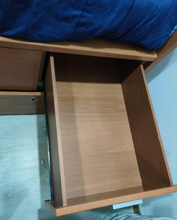 Cama de solteiro com gavetas e cama extra