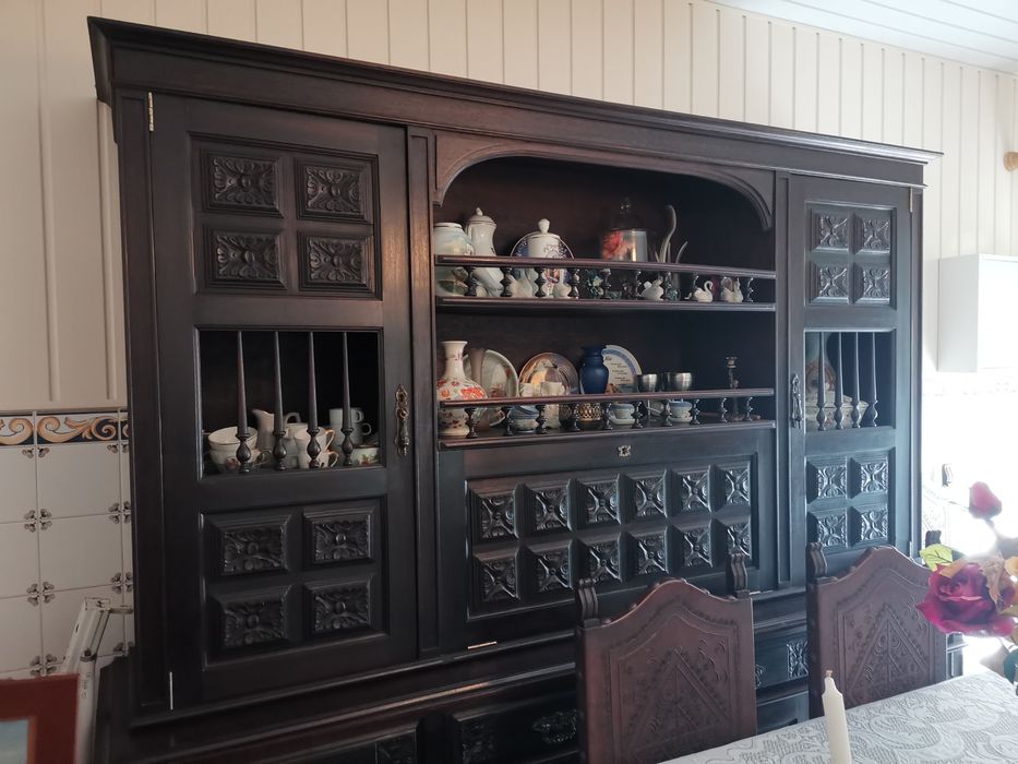 Mobília completa de sala - móvel, mesa e 6 cadeiras